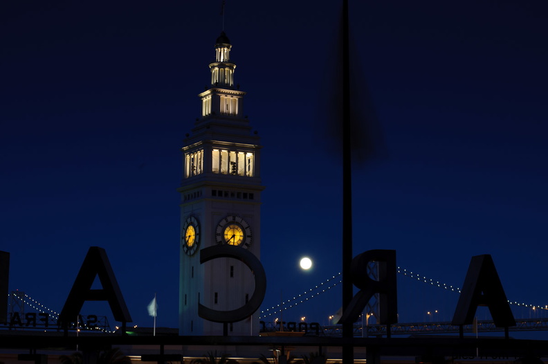 San Francisco with a full moon2010d16c100.jpg